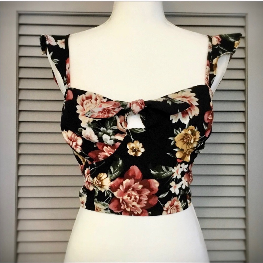 NWOT Wild Fable Juniors Black Floral Crop Top - Picture 1 of 6
